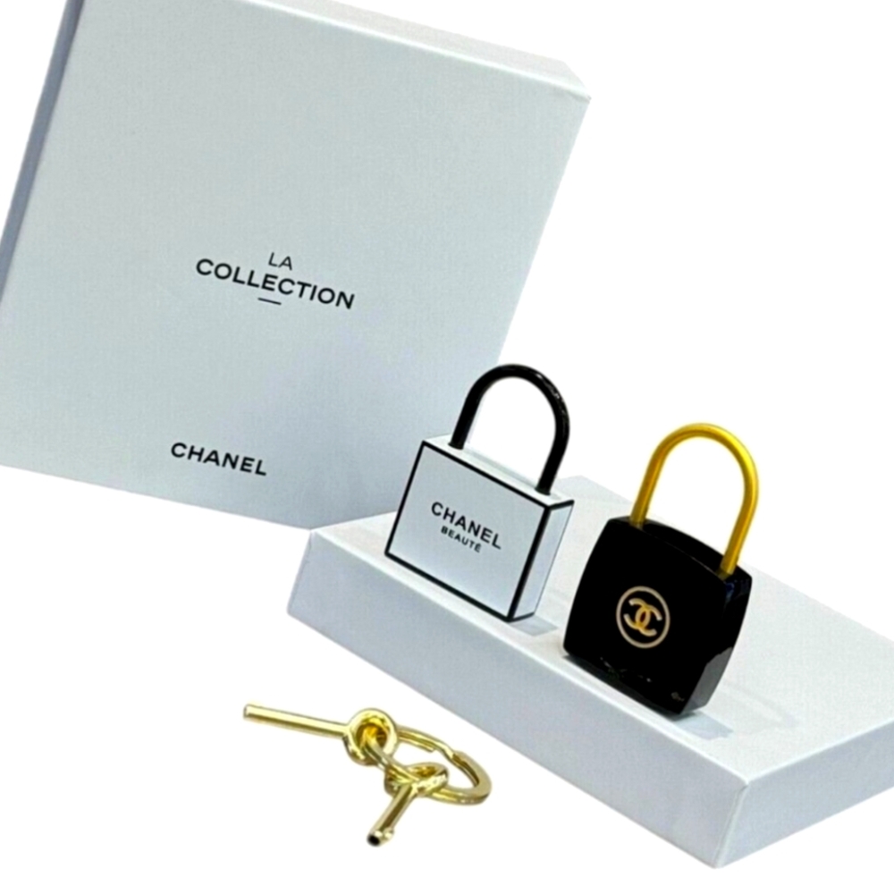 'CHANEL' DOÙBLE LOCK & KEY BOXED GIFT SET w 'CHANEL' GIFT BAG BLACK CAMILĹA ÌÌ - Picture 1 of 16